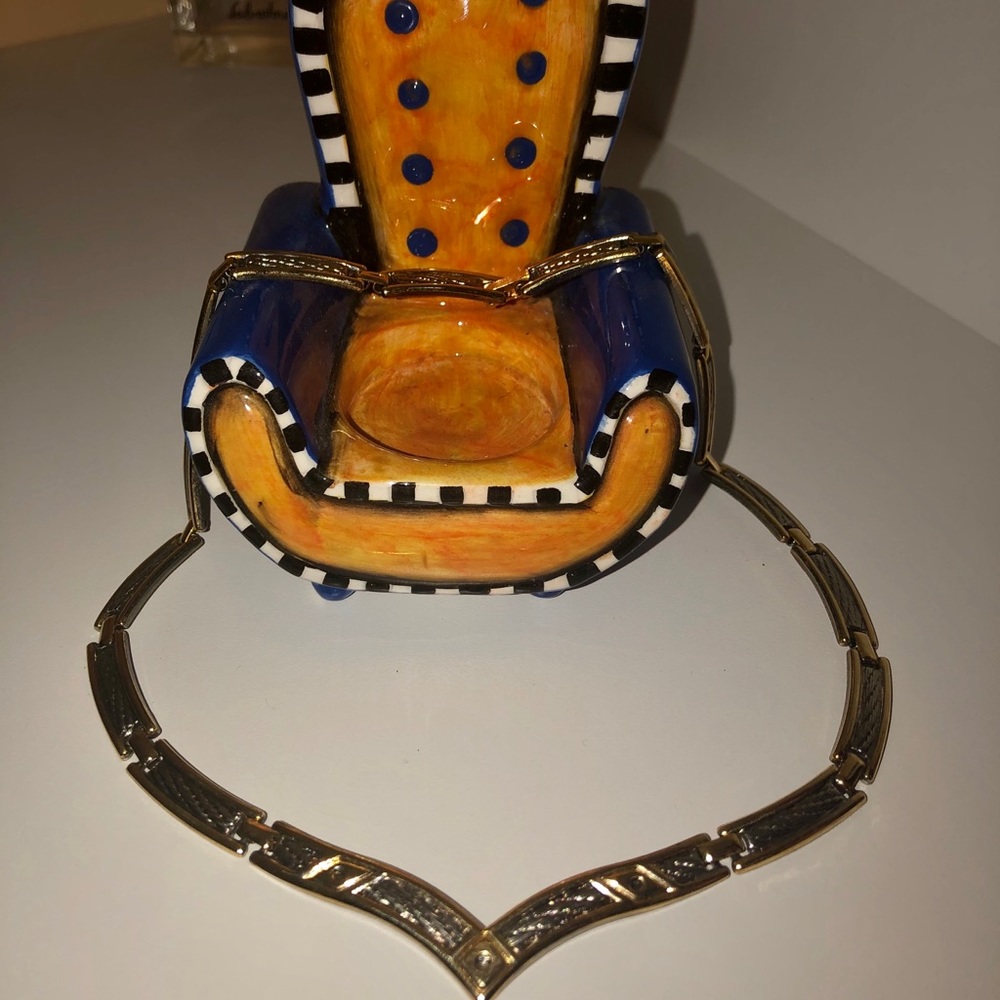 Women’s necklace